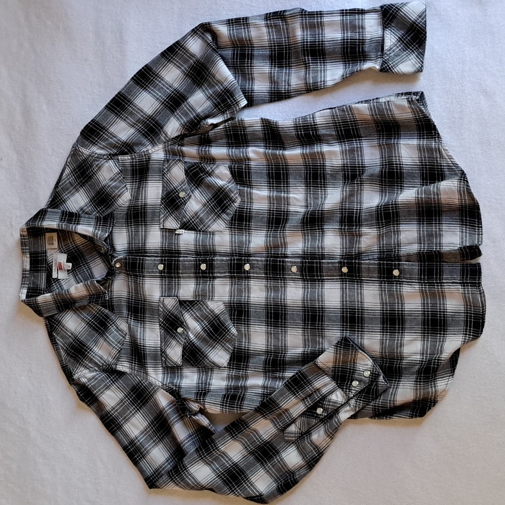 Levi's Button Down Shirt